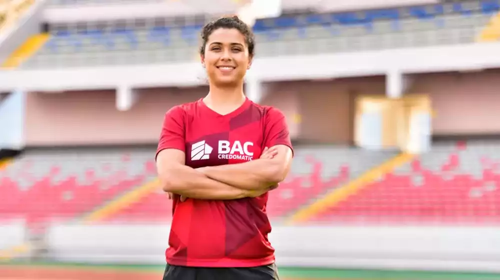 Raquel Rodríguez es la primera futbolista mujer patrocinada por BAC