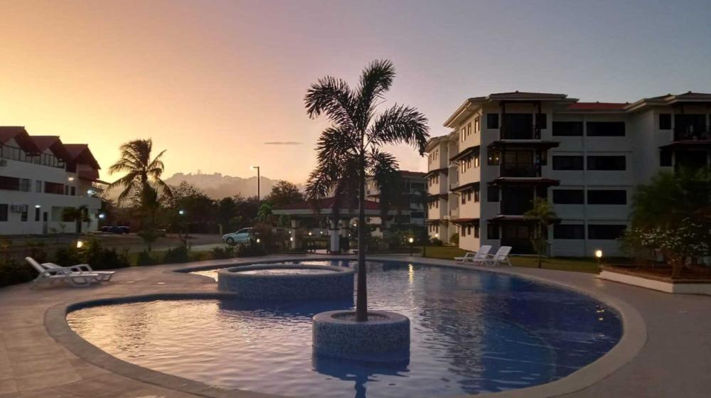 pan-proyecto-inmobiliario-Brisas-de-Coronado-1-piscina.jpg