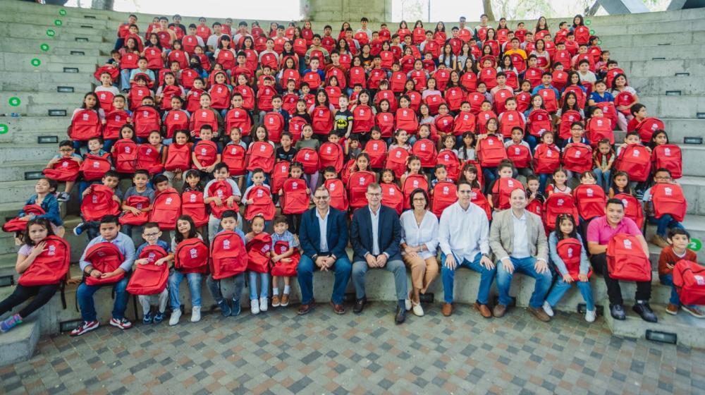 BAC impulsa el sueño de 233 niños y jóvenes con su programa de becas